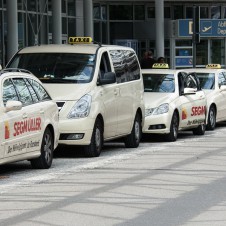 Sciopero taxi, la battaglia per la legalità non può diventare la difesa di rendite di posizione anacronistiche.