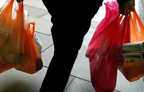 Vendite, a maggio bene gli esercizi di vicinato; frena l’e-commerce. Confesercenti: “Il recupero è un fatto positivo, ma la strada per tornare a liveli pre-pandemia è ancora lunga”