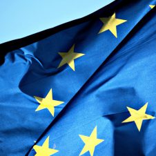 E anche nell’Eurozona dettaglio giù dello 0,3%