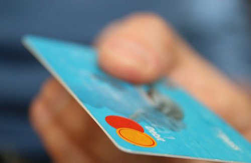 Pos, Confesercenti: “Le regole del mercato valgano anche per le imprese, non solo per le banche”. Assotabaccai: escludere dall’obbligo i generi di monopolio