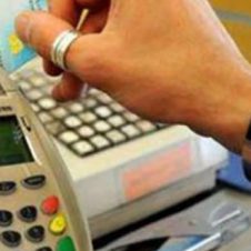 Pos, Confesercenti: “Il taglio delle commissioni interbancarie riguarda solo le banche, non ci sono riduzioni per imprese”