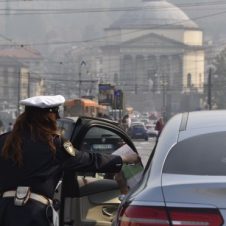 Circolazione, da lunedì 15 ottobre in vigore i blocchi dalle 8 alle 19 per i veicoli commerciali diesel Euro3 e inferiori. Esenzioni per ambulanti e agenti di commercio: ecco quando e in quali casi