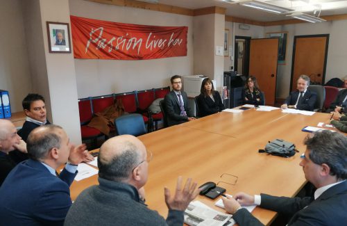Commercio, la prima riunione del tavolo di crisi. Confesercenti: “Ecco le nostre proposte per la difesa e il rilancio di negozi e mercati”. Al via due tavoli su fisco/burocrazia e innovazione