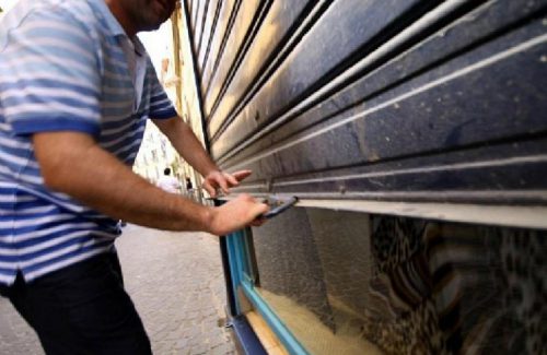 Covid, Confesercenti: “Una parte del commercio rischia il lockdown di fatto. Sempre più negozi e pubblici esercizi costretti a chiudere (10%) o a ridurre l’attività (30%) per il contagio di titolari e dipendenti”. Il presidente Banchieri: “Fenomeno destinato a crescere, necessaria una ‘indennità di chiusura’ a tutela delle imprese”