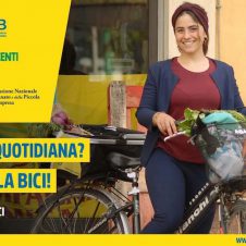 Spesa quotidiana? Prima la bici! Al via la campagna di Confesercenti, Fiab e Cna. Patrizia De Luise: “La rete dei negozi e delle attività urbane offre il contesto ideale per incentivare lo shopping in bicicletta”