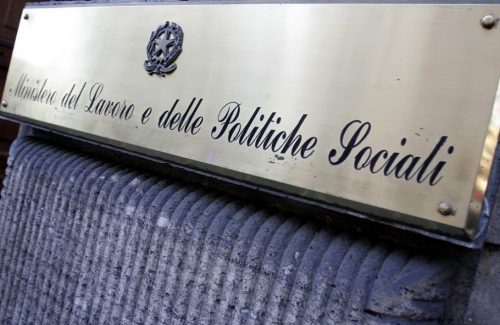 Lavoro, Confesercenti: “È crollo per gli indipendenti (-173.000 da marzo), penalizzate le donne. I ristori non bastano, ora interventi mirati per le piccole imprese e politiche attive per l’occupazione”