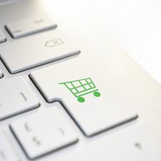 E-commerce, dal 1° luglio in vigore le nuove regole europee: ecco gli obblighi per i commercianti che vendono a privati consumatori all’interno della Ue