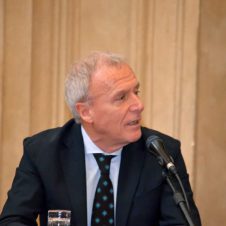 Ristori e sostegni alle aziende, Mauro Bussoni (segretario generale di Confesercenti) ospite di Tg3 FuoriTg: “Finalmente si esce dalla logica dei codici Ateco. C’è bisogno di creare le condizioni affinché le imprese possano resistere e agire al meglio”