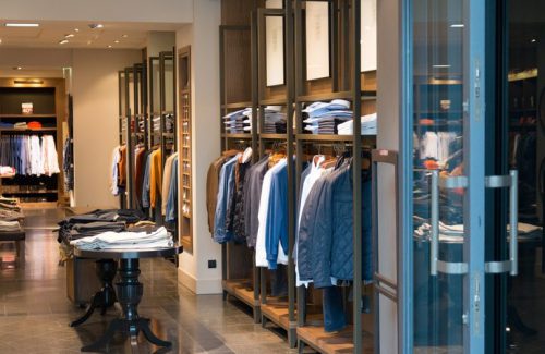 Confesercenti: “Saldi, a Torino bilancio amaro: vendite giù del 10-15% dopo un autunno e un inverno deludenti. Abbigliamento, attività commerciali alle prese con margini ridotti e crisi di liquidità: per la prossima stagione ordinativi in calo del 20%. In poco più di dieci anni è sparito un negozio su tre”
