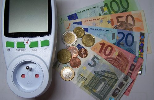 Tariffe, Confesercenti: “Il taglia-bollette non basta, per le piccole imprese aumenti fino a 4mila euro l’anno. Necessario intervenire anche su accise e Iva e sostenere consorzi e gruppi d’acquisto”