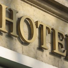 Turismo, Assohotel: “Dal ministro Garavaglia attendiamo un intervento tempestivo su distanziamento nelle sale eventi, abolizione della seconda rata Imu e prolungamento dei crediti d’imposta per le locazioni”