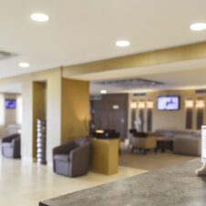 Assohotel-Confesercenti: “Licenziamenti in corso nel settore alberghiero. La mancata proroga della cassa integrazione Covid-19 è un duro colpo per imprese e lavoratori”