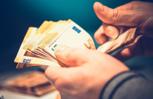 Ambulanti, fino a 2.000 euro a fondo perduto per l’acquisto di beni strumentali (tende, bilance, plance, registratori di cassa, pos). Da giovedì 4 luglio si può presentare la domanda. Alla Confesercenti tutte le informazioni e l’assistenza per svolgere la pratica