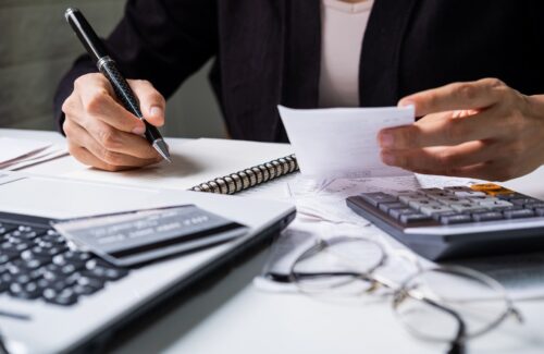 Avvisi bonari, rottamazione delle cartelle, definizione degli accertamenti, stralcio: ecco come regolarizzare in modo vantaggioso le proprie pendenze con il fisco. Alla Confesercenti il servizio di consulenza e svolgimento delle pratiche
