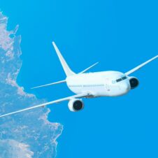 Assoturismo-Confesercenti: “Con il caos degli aerei, ad agosto a rischio 1,2 milioni di passeggeri e 800 milioni di euro di fatturato”