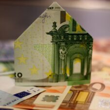 Welfare aziendale, bonus ai dipendenti fino a 600 euro senza imposte per le utenze domestiche: ecco le istruzioni del fisco per le imprese