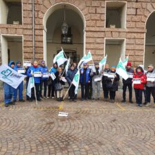 Otto benzinai su dieci hanno aderito allo sciopero in Piemonte. Faib-Confesercenti: “Percentuale altissima, ora un confronto a tutto campo con il governo sui problemi del settore”. Questa mattina presidio dei gestori in piazza Castello e incontro in prefettura