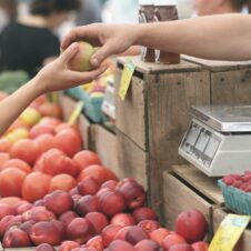 Consumi, Confesercenti: “Il caro-vita gela la spesa degli italiani, crescita in termini reali azzerata anche nel 2023”