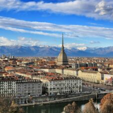 Confesercenti: “Ponte d’Ognissanti, il Piemonte è la meta più gettonata. Alberghi occupati al 75% contro una media nazionale del 67%”