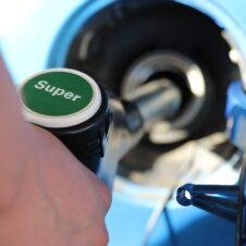 Carburanti, da martedì 1° agosto scatta l’obbligo del cartello del prezzo medio. Faib-Confesercenti: “Pericolo di allineamento verso l’alto dei prezzi”