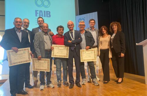 Assemblea per i 60 anni della Faib-Confesercenti: successo dell’evento che ha visto la presenza di molti benzinai da tutta Italia. Attestati di riconoscimento ai dirigenti e agli operatori di Torino per il loro impegno nella federazione