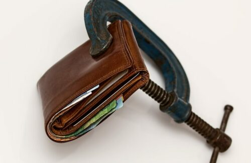 Vendite al dettaglio, Istat: a marzo in calo dello 0,5%. Confesercenti: “I consumi rallentano e i piccoli negozi continuano a perdere quote di mercato”