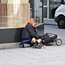 Istat: povertà assoluta in crescita a causa dell’inflazione. Confesercenti: “Sempre più famiglie in difficoltà, l’ombra del disagio economico si allunga anche su imprenditori e professionisti”