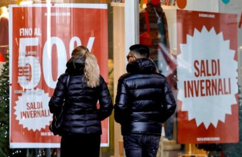 Confesercenti: “Saldi, a Torino la pioggia scoraggia una parte dei consumatori ma per chi acquista previsioni confermate, almeno in centro: scontrino medio intorno ai 130 euro. Più difficoltà in periferia: vendite di poco superiori a quelle di un normale venerdì. I commercianti sperano nei prossimi due giorni (e nei turisti)”