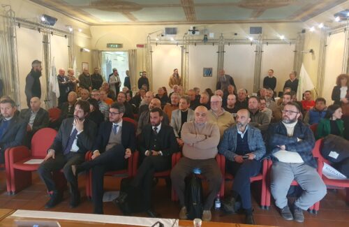 Benzinai, un futuro incerto fra precarizzazione contrattuale e sfide della nuova mobilità: questa mattina il convegno di Faib-Confesercenti Piemonte. Il presidente Enzo Nettis: “Un tavolo di concertazione fra le associazioni, il Comune di Torino, la Regione e le compagnie petrolifere”