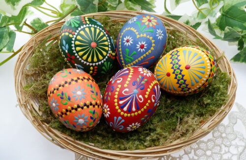 Pasqua, Confesercenti: “Il maltempo raffredda le prenotazioni: a Torino alberghi occupati al 75%. Previsioni migliori per il 25 aprile e il ponte del 1° maggio. I torinesi in viaggio scelgono Spagna, Egitto e le capitali europee. Per uova e colombe prezzi in aumento, ma i consumatori non rinunciano ai prodotti artigianali (e alla tradizione)”.  Il presidente Banchieri: “Numeri inferiori alle aspettative, ma è comunque una boccata d’ossigeno per il commercio cittadino alle prese con la crisi dei consumi”