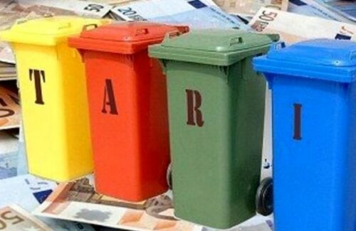 Aumenti Tari, Confesercenti: “Impatto negativo sul commercio che aggrava la crisi del settore”. Il presidente Banchieri: “Decisione appresa dai giornali, necessario un tavolo di confronto”. Ecco le simulazioni dei rincari per ristoranti, bar e negozi