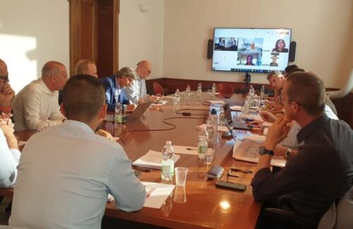 Turismo, firmato il contratto nazionale: le associazioni di settore di Confesercenti siglano il rinnovo con Filcams-Cgil, Fisascat-Cisl e Uiltucs. A regime, aumento salariale di 200 euro, sul quarto livello. Novità su welfare, pari opportunità, contratti a termine