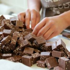 Cioccolatò, Confesercenti: “L’evento ha fatto centro”. Il presidente Banchieri: “Il format funziona, si è recuperato lo spirito originario. Dehors aperti e benefici per tutte le attività del commercio e della somministrazione”
