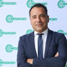 Confesercenti, cambio al vertice: Nico Gronchi è il nuovo presidente nazionale. Subentra a Patrizia De Luise