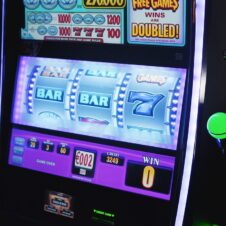 Giochi, al via i corsi obbligatori per esercenti e gestori. Cescot-Confesercenti li organizza: le due prime date sono il 13 e il 20 novembre. Contattaci per informazioni e iscrizioni