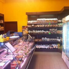 Commercio, Fiesa-Confesercenti: “Oltre 4,5 milioni di italiani hanno perso l’accesso a uno o più negozi alimentari essenziali. Impatto negativo sulla qualità della vita, necesario sostenere le attività ancora aperte”