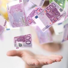 Contributi a fondo perduto fino a 15mila euro per le imprese del commercio e della somministrazione del Duc di Torino. Per sapere come ottenerli partecipa al webinar organizzato da Confesercenti martedì prossimo, 14 aprile, alle 15:00