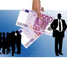 Tfr, dal 1° luglio cambia tutto: in assenza di indicazioni del lavoratore neoassunto, finirà automaticamente a un fondo pensione. Chi vuole lasciarlo accantonato in azienda dovrà dichiare la propria scelta entro 60 giorni dal momento dell’assunzione